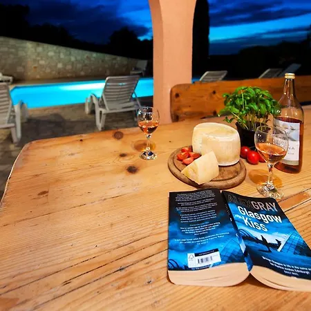 Holiday Mirna Dračevac